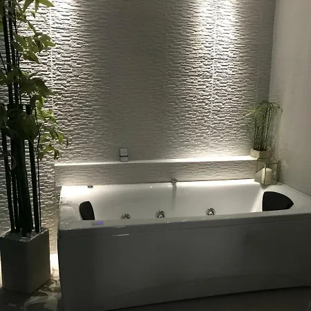 Апартаменты The Luxurysuite Барлетта