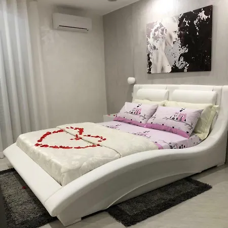 The Luxurysuite Апартаменты Барлетта