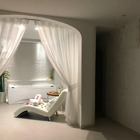 The Luxurysuite Апартаменты Барлетта