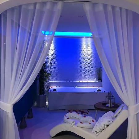 The Luxurysuite Апартаменты Барлетта