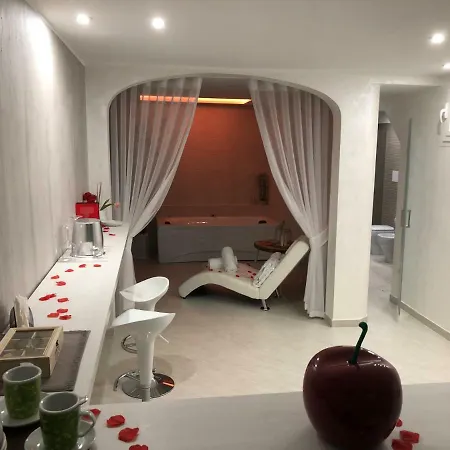 The Luxurysuite Апартаменты Барлетта